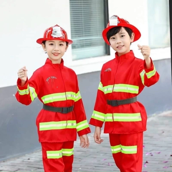 Bộ trang phục cứu hỏa trẻ em: khi chi tiết áo khoác gây khó chịu sau những giờ chơi. - Ảnh 2