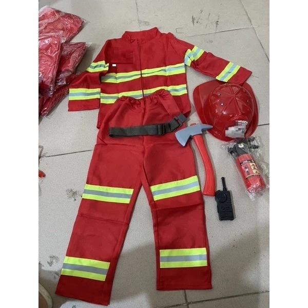 Bộ trang phục cứu hỏa trẻ em: khi chi tiết áo khoác gây khó chịu sau những giờ chơi. - Ảnh 4
