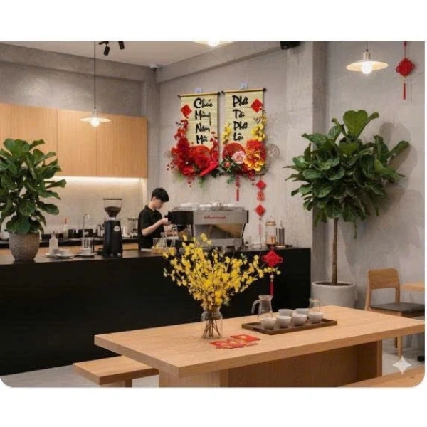 Một trong những bộ sản phẩm đã được nhiều khách hàng chọn lựa cho năm mới tới là Bộ mành tre trang trí Decor Mừng Xuân 2026 kèm bình ngọc chữ thư pháp. (Ảnh 4)
