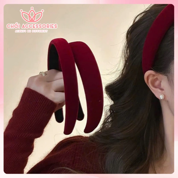 Bờm tóc nhung giữ độ bồng suốt ngày nhưng dễ trượt khi gió nhẹ khiến tóc rối lại. - Ảnh 1