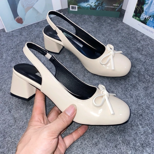 Để bạn dễ hình dung, bảng so sánh ngắn gọn dưới đây liệt kê ba mẫu giày thường được khách hàng tham khảo, dựa trên tiêu chí chiều cao gót, vật liệu, và tính năng thoải mái. (Ảnh 3)