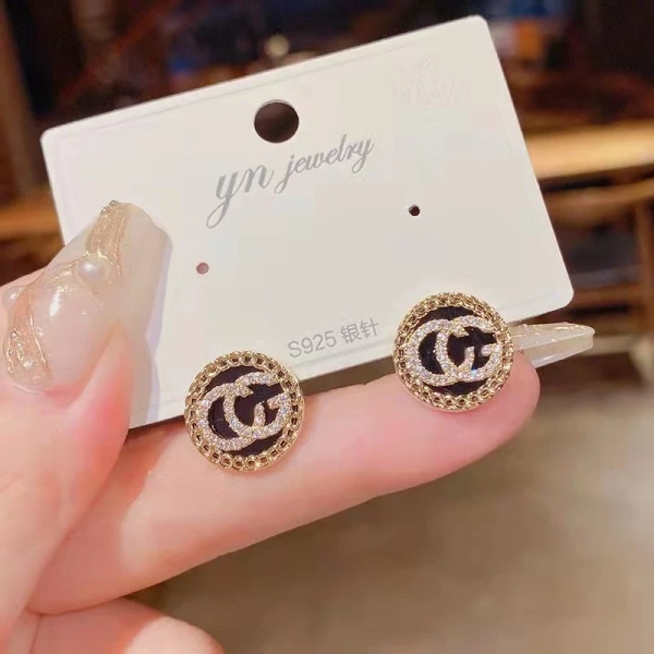Bông tai bạc 925 đính kim cương nhân tạo phong cách Hàn Quốc: sức hút thực tế sau ngày đầu đeo. - Ảnh 4