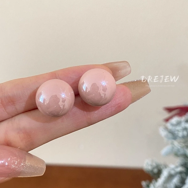 Trong số các mẫu bông tai bạc 925 trên thị trường, DREJEW Bông Tai Mạ Bạc 925 Hình Tròn Màu Sắc Ngọt Ngào Không Gây Dị Ứng Thời Trang Cho Nữ nổi bật nhờ thiết kế tinh tế, vừa trẻ trung vừa chuyên nghiệp. (Ảnh 3)
