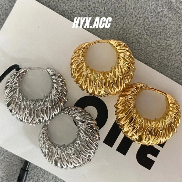 Bông tai nhẹ sang trọng: khi không gây nặng tai mà lại khiến mình không thể rời mắt. - Ảnh 1