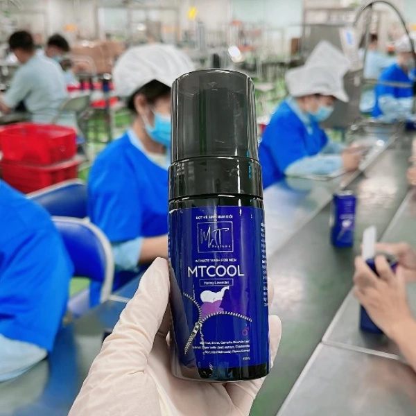 Khi hai hương này được pha trộn trong một bọt vệ sinh, người dùng sẽ cảm nhận được sự cân bằng giữa “độ ngọt nhẹ” và “hương mát tinh khiết”, phù hợp cho việc duy trì mùi thơm trong suốt cả ngày mà không gây quá tải cho mũi. (Ảnh 3) Khi hai hương này được pha trộn trong một bọt vệ sinh, người dùng sẽ cảm nhận được sự cân bằng giữa “độ ngọt nhẹ” và “hương mát tinh khiết”, phù hợp cho việc duy trì mùi thơm trong suốt cả ngày mà không gây quá tải cho mũi. (Ảnh 3)