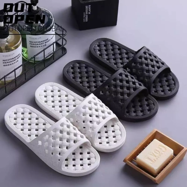 Bước chân trong phòng tắm trở nên an toàn hơn khi chọn dép PVC chống trượt - Ảnh 1 Bước chân trong phòng tắm trở nên an toàn hơn khi chọn dép PVC chống trượt - Ảnh 1