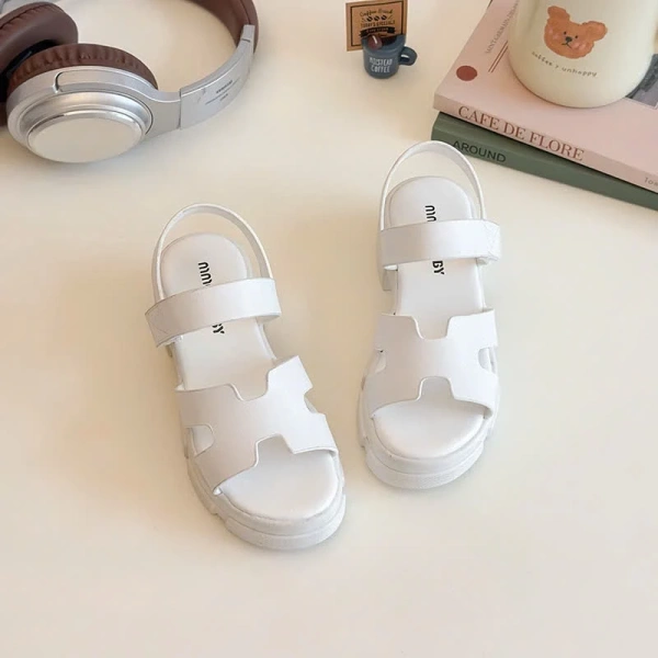 Nếu bạn đang tìm kiếm một đôi sandal đáp ứng đầy đủ các tiêu chí trên, Département sandal bé gái đế bằng mềm nhẹ chống trơn cho bé đi học đi chơi TM1035 là lựa chọn đáng cân nhắc. (Ảnh 4) Nếu bạn đang tìm kiếm một đôi sandal đáp ứng đầy đủ các tiêu chí trên, Département sandal bé gái đế bằng mềm nhẹ chống trơn cho bé đi học đi chơi TM1035 là lựa chọn đáng cân nhắc. (Ảnh 4)