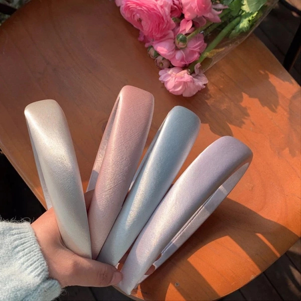 Buổi sáng bỗng nhẹ nhàng hơn khi chiếc băng đô satin êm ái ôm quanh tóc - Ảnh 4 Buổi sáng bỗng nhẹ nhàng hơn khi chiếc băng đô satin êm ái ôm quanh tóc - Ảnh 4