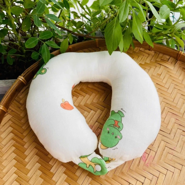 Không phải bé nào cũng cần gối ngay từ ngày đầu. (Ảnh 2)