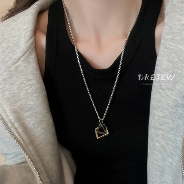 Đối với người mới, nên đeo vào buổi sáng sau khi tắm, khi da sạch sẽ. (Ảnh 5) Đối với người mới, nên đeo vào buổi sáng sau khi tắm, khi da sạch sẽ. (Ảnh 5)