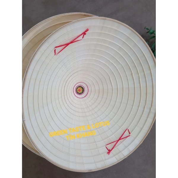 Nón lá trơn thích hợp cho những ai muốn phong cách tối giản, dễ kết hợp với nhiều loại trang phục. (Ảnh 3) Nón lá trơn thích hợp cho những ai muốn phong cách tối giản, dễ kết hợp với nhiều loại trang phục. (Ảnh 3)