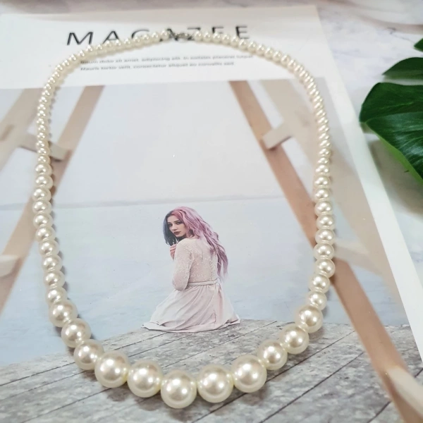 Ngọc trai tự nhiên luôn mang lại vẻ sang trọng nhưng thường có giá cao và khó bảo quản khi phải di chuyển liên tục trong ngày dài. (Ảnh 2) Ngọc trai tự nhiên luôn mang lại vẻ sang trọng nhưng thường có giá cao và khó bảo quản khi phải di chuyển liên tục trong ngày dài. (Ảnh 2)