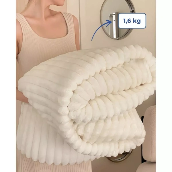 Việc mua một chiếc chăn lông thỏ cao cấp không chỉ là quyết định về tiền bạc, mà còn liên quan tới nhu cầu sử dụng thực tế và mong muốn về chất lượng sống. (Ảnh 5)
