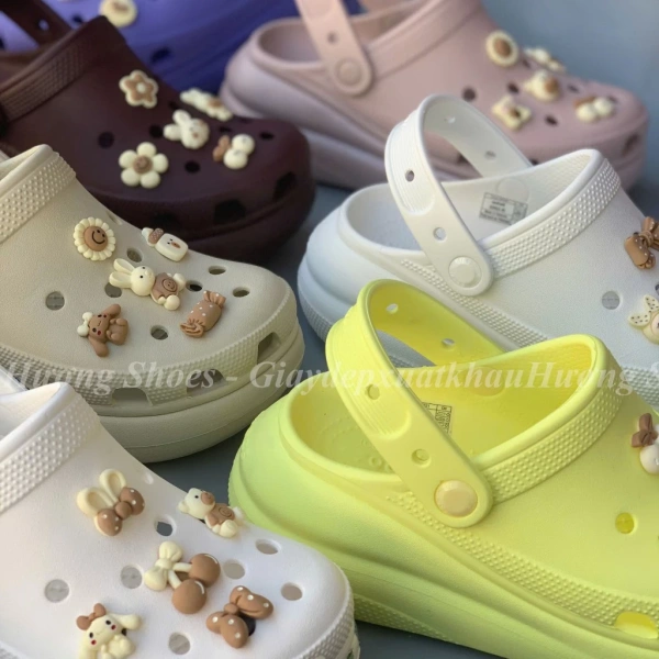 Chọn vớ làm từ chất liệu polyester hoặc sợi tổng hợp chuyên dụng giúp vận chuyển mồ hôi ra bên ngoài, tránh để vớ bông thường gây ứ ướt. (Ảnh 3) Chọn vớ làm từ chất liệu polyester hoặc sợi tổng hợp chuyên dụng giúp vận chuyển mồ hôi ra bên ngoài, tránh để vớ bông thường gây ứ ướt. (Ảnh 3)