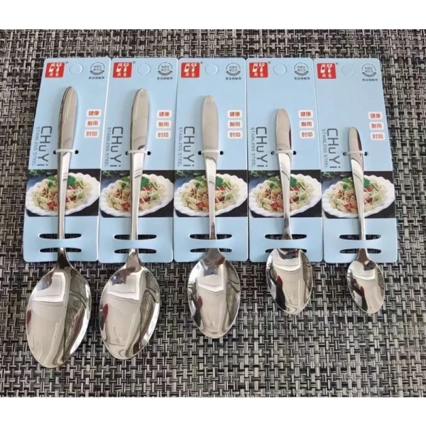 Hãy hình dung một buổi tối cuối tuần, khi gia đình tụ họp quanh bàn ăn dài, bữa tiệc có những món ăn đa dạng – mực nướng, bít tết, salad trái cây, bánh ngọt. (Ảnh 5)