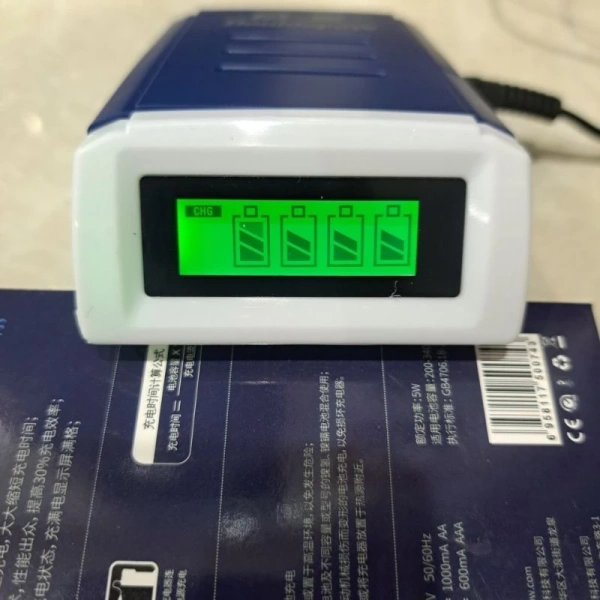 Pin AA và AAA vẫn là tiêu chuẩn phổ biến trong rất nhiều thiết bị tiêu dùng và chuyên nghiệp. (Ảnh 2) Pin AA và AAA vẫn là tiêu chuẩn phổ biến trong rất nhiều thiết bị tiêu dùng và chuyên nghiệp. (Ảnh 2)