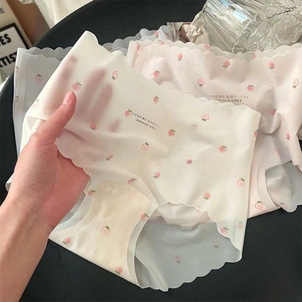 Quần lót không viền được thiết kế để tránh việc đường may hay viền áo lộ ra khi bạn mặc áo Body, áo khoác mỏng hay váy ôm sát. (Ảnh 3) Quần lót không viền được thiết kế để tránh việc đường may hay viền áo lộ ra khi bạn mặc áo Body, áo khoác mỏng hay váy ôm sát. (Ảnh 3)