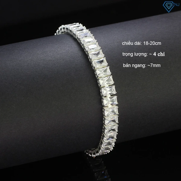 Bạc 925 – hay còn gọi là bạc nguyên chất 92.5% – là kim loại quý được ưa chuộng bởi độ bền, khả năng chống oxy hóa và màu sắc tỏa sáng tự nhiên. (Ảnh 2) Bạc 925 – hay còn gọi là bạc nguyên chất 92.5% – là kim loại quý được ưa chuộng bởi độ bền, khả năng chống oxy hóa và màu sắc tỏa sáng tự nhiên. (Ảnh 2)