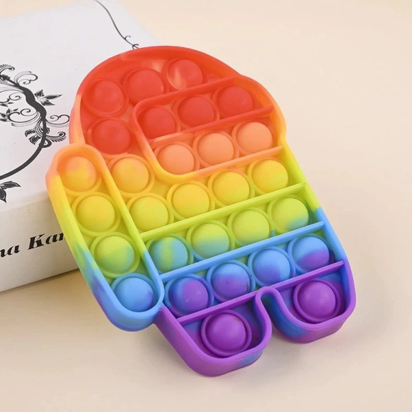 Dưới đây là bảng so sánh nhanh giữa các loại fidget toy được ưa chuộng hiện nay, dựa trên các tiêu chí: âm thanh, khả năng mang đi, độ bền và mức độ “khiêu khích” não bộ. (Ảnh 2)