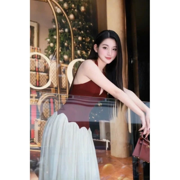 Mẫu BIGSIZE HIẾU HIẾU (55-100KG) - Váy cổ yếm dài phối voan xinh xắn D397 được thiết kế đặc biệt dành cho những chị phụ nữ cân nặng từ 55‑100 kg. (Ảnh 4)