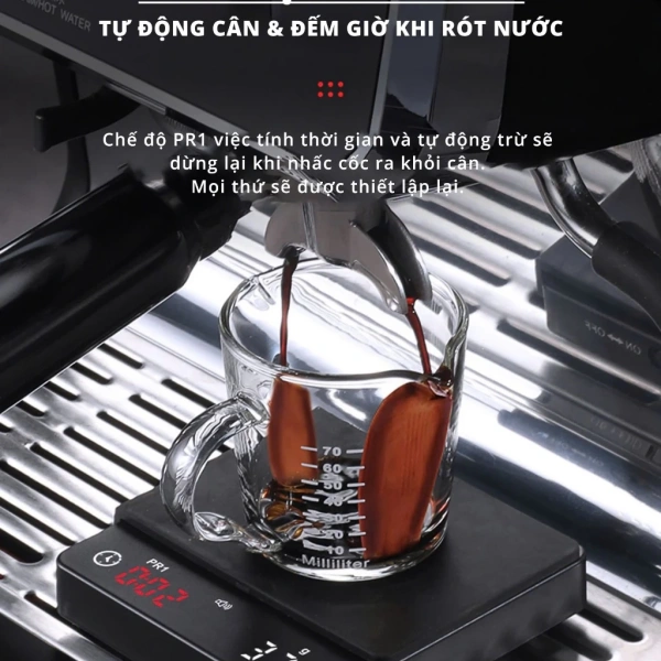 Cân điện tử đo tới 0,1 g thật tiện cho bánh, nhưng pin sạc lại làm việc sử dụng trong buổi nướng dài gặp bất ngờ. - Ảnh 1