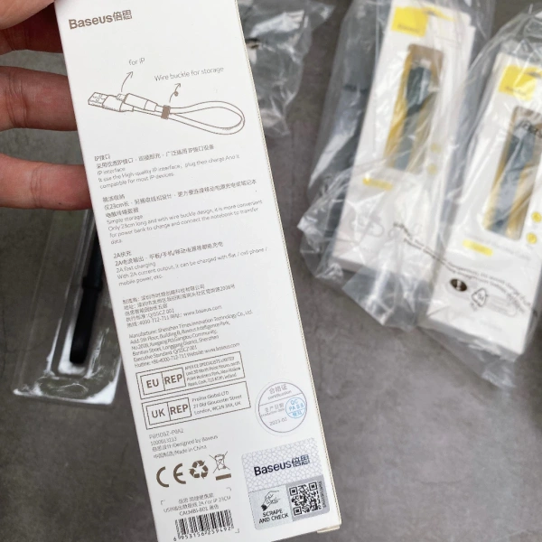 Cáp ngắn BASEUS 23 cm là một ví dụ thực tiễn cho những ai đang tìm kiếm giải pháp vừa ngắn gọn vừa đáp ứng chuẩn sạc nhanh 12W. (Ảnh 4)