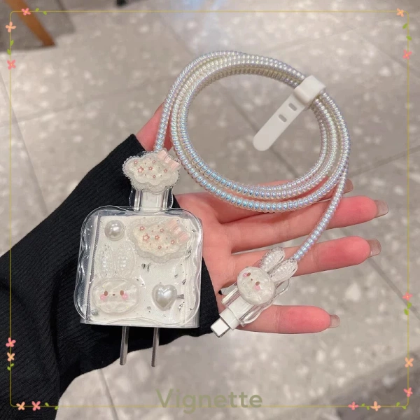 Với lớp TPU cách nhiệt, cấu trúc xoắn ốc không chỉ bảo vệ dây khỏi đứt mà còn giữ cho các dây dẫn kim đồng không tiếp xúc trực tiếp với môi trường bên ngoài. (Ảnh 3) Với lớp TPU cách nhiệt, cấu trúc xoắn ốc không chỉ bảo vệ dây khỏi đứt mà còn giữ cho các dây dẫn kim đồng không tiếp xúc trực tiếp với môi trường bên ngoài. (Ảnh 3)
