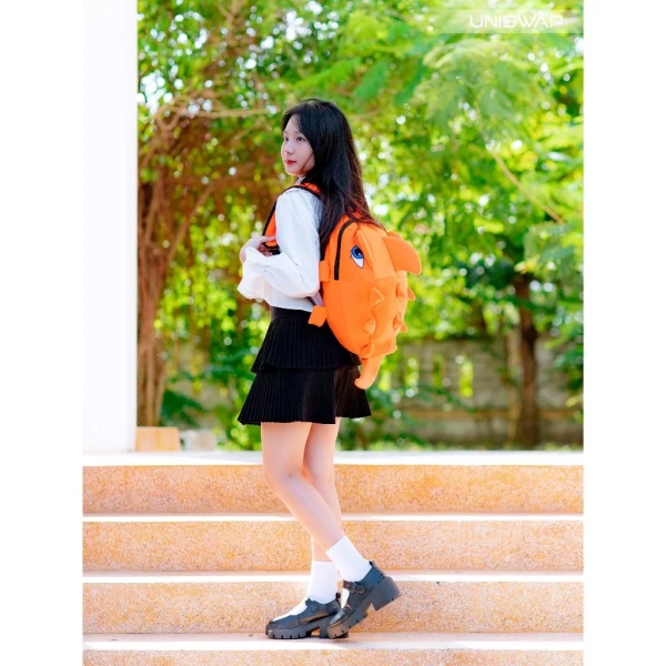 Tránh tiếp xúc với ánh sáng mạnh quá lâu và không để đặt cạnh đồ dùng có chất tẩy rửa mạnh. (Ảnh 5)