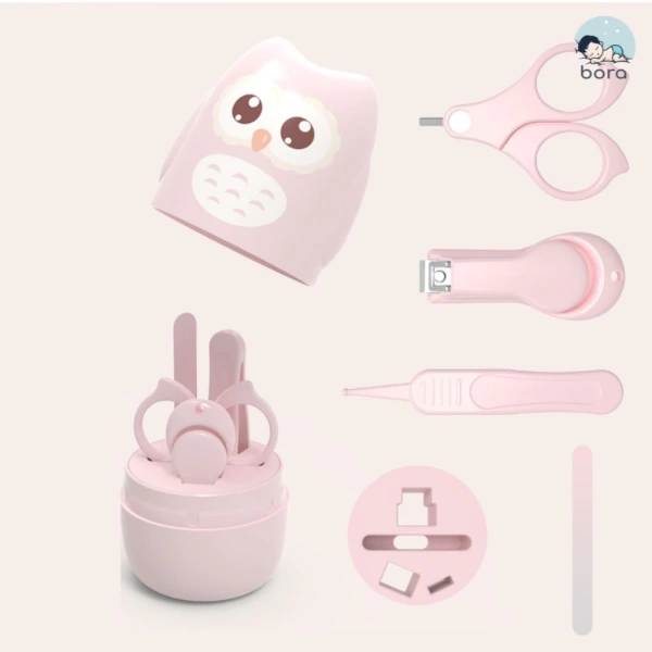 Tiếng cười của bé khi khám phá thế giới luôn kèm theo những cử chỉ tự nhiên như chộp, cầm, và không thể tránh khỏi việc dùng móng tay để chạm vào mặt. (Ảnh 2)