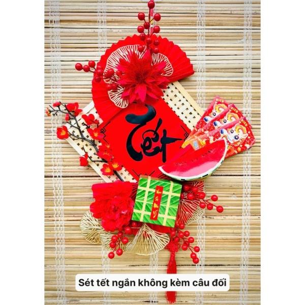 Không chỉ là các câu chữ, hình thức và chất liệu của câu đối cũng góp phần quan trọng trong việc truyền tải cảm giác ấm cúng. (Ảnh 3) Không chỉ là các câu chữ, hình thức và chất liệu của câu đối cũng góp phần quan trọng trong việc truyền tải cảm giác ấm cúng. (Ảnh 3)