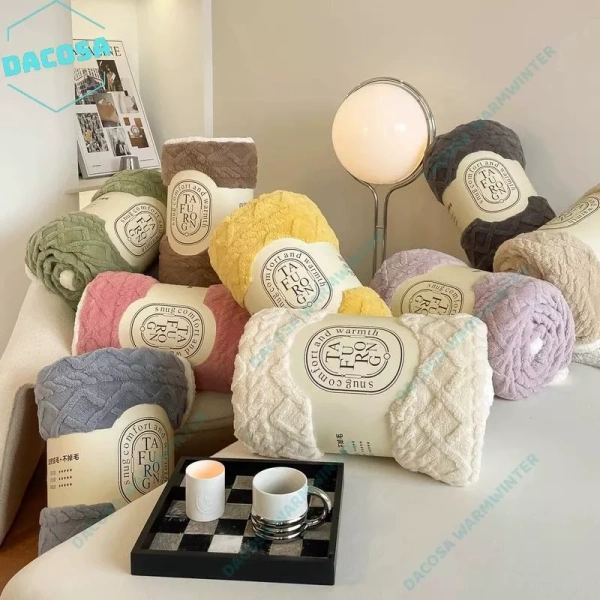 Độ dày của một tấm chăn không chỉ đo bằng centimet mà còn phụ thuộc vào cách sắp xếp lớp vật liệu. (Ảnh 2) Độ dày của một tấm chăn không chỉ đo bằng centimet mà còn phụ thuộc vào cách sắp xếp lớp vật liệu. (Ảnh 2)