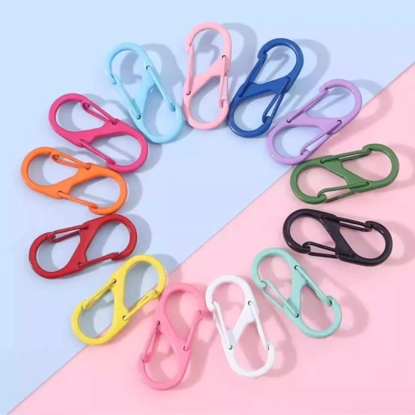 Kẹp phòng nắng thường được nhắc tới khi du lịch ở nơi có nắng gay gắt, nhưng trong điều kiện mưa dầm, chúng còn có “công dụng phụ” đáng chú ý: giữ cho túi đựng điện thoại, sạc dự phòng hoặc bản đồ không bị ướt. (Ảnh 3) Kẹp phòng nắng thường được nhắc tới khi du lịch ở nơi có nắng gay gắt, nhưng trong điều kiện mưa dầm, chúng còn có “công dụng phụ” đáng chú ý: giữ cho túi đựng điện thoại, sạc dự phòng hoặc bản đồ không bị ướt. (Ảnh 3)