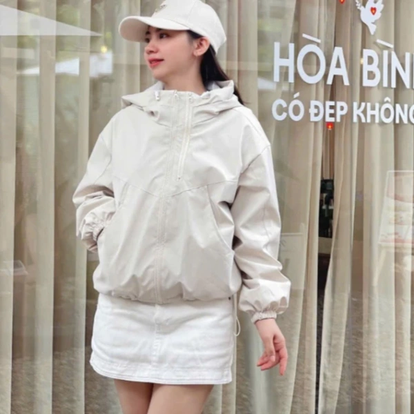 Chi tiết 2 túi ngoài của áo khoác gió hai lớp lót lụa khiến việc giặt giũ trở nên bất ngờ khó khăn - Ảnh 1