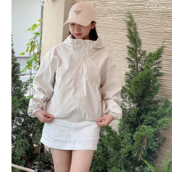 Thực hiện quy trình này một cách đều đặn sẽ giúp duy trì độ bền của túi, giữ nguyên độ mịn của lót lụa và giảm thiểu các vết bẩn “cứng đầu”. (Ảnh 5)
