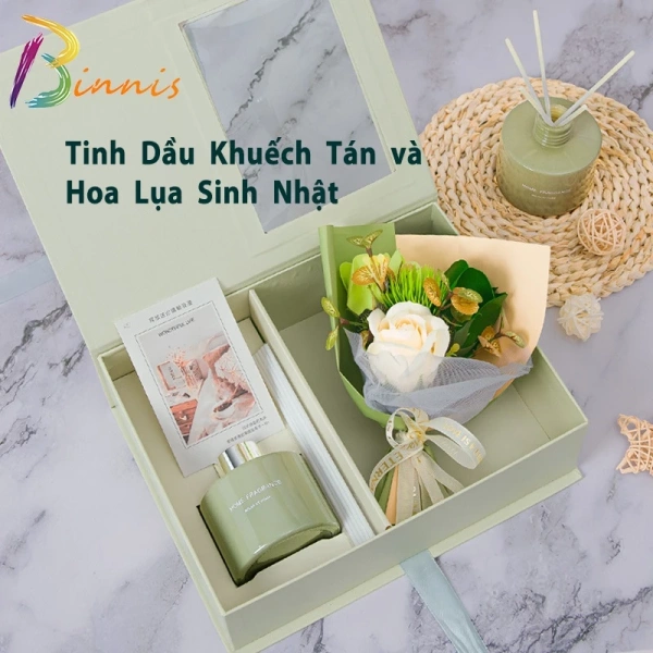 Chi tiết ẩn trong hộp quà tặng hoa lụa và tinh dầu thường khiến người nhận bất ngờ hơn cả ngày sinh nhật - Ảnh 1