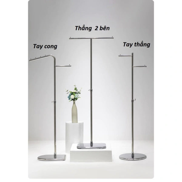 Thanh treo thẳng là kiểu phổ biến nhất vì nó giúp sắp xếp đồ trang phục theo hàng ngang, tạo cảm giác gọn gàng. (Ảnh 3) Thanh treo thẳng là kiểu phổ biến nhất vì nó giúp sắp xếp đồ trang phục theo hàng ngang, tạo cảm giác gọn gàng. (Ảnh 3)