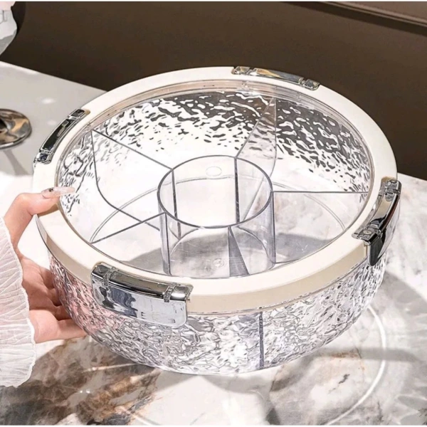Chi tiết lỏng lẻo trên nắp khay chống ẩm chia ngăn phong cách châu Âu khiến bánh kẹo vẫn ẩm dù vẻ ngoài hoàn hảo - Ảnh 1