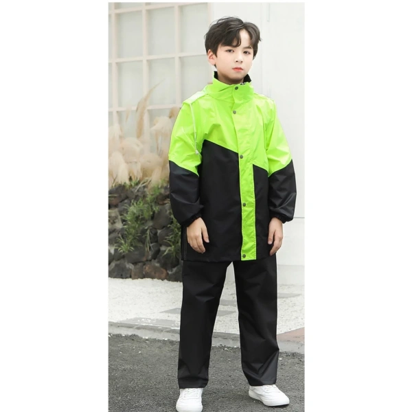 Thị trường áo mưa trẻ em hiện nay có đa dạng mức giá và công nghệ. (Ảnh 4) Thị trường áo mưa trẻ em hiện nay có đa dạng mức giá và công nghệ. (Ảnh 4)