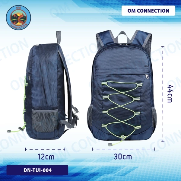 Điểm mạnh “không ai nghĩ tới” của balo xếp gọn là khả năng co lại thành dạng gọn gàng, gần giống như một chiếc áo mưa nhỏ. (Ảnh 3)