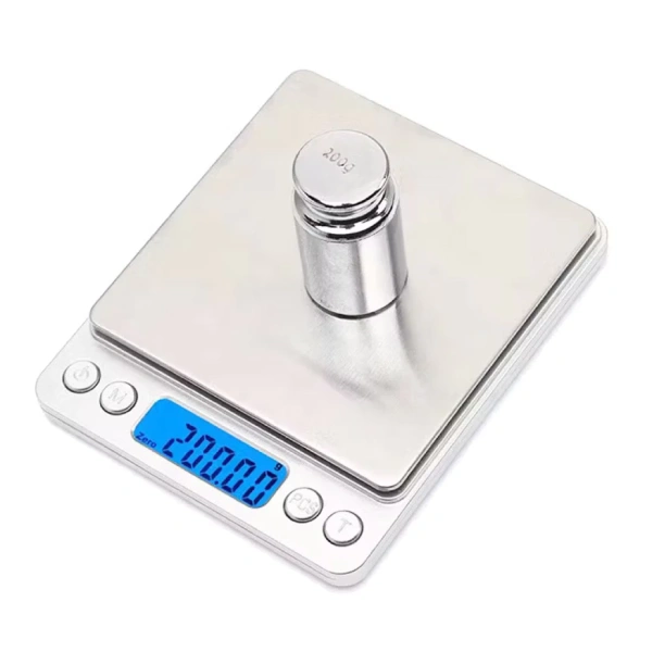 Thời gian sử dụng, việc rắc bột, muối hay chất lỏng lên bề mặt inox khiến những dấu vết bám dính xuất hiện. (Ảnh 2)