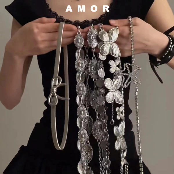 Chi tiết nhỏ của dây thắt lưng bohemian khiến chiếc váy sang trọng bất ngờ mất thăng bằng - Ảnh 1