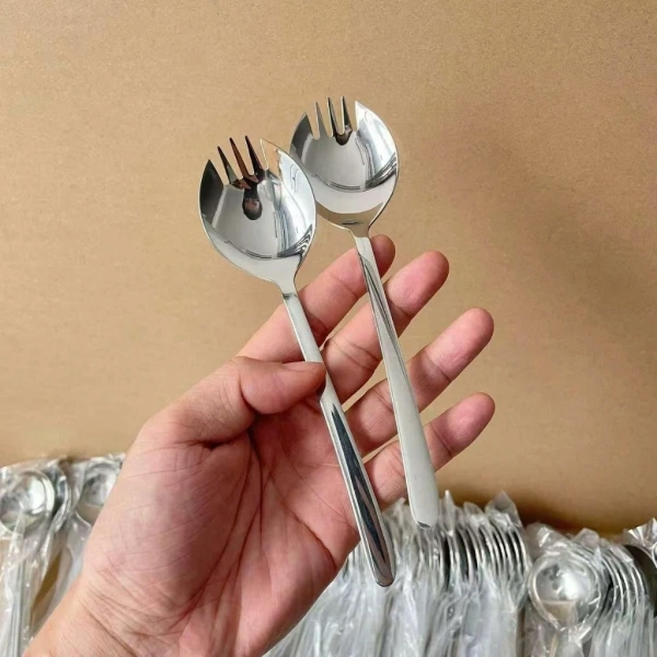 Trong những bữa ăn nhanh gọn như mì ăn liền hay bún rau, việc phải chuyển đổi giữa nĩa và muỗng đôi khi khiến nhịp độ ăn bị gián đoạn. (Ảnh 2)