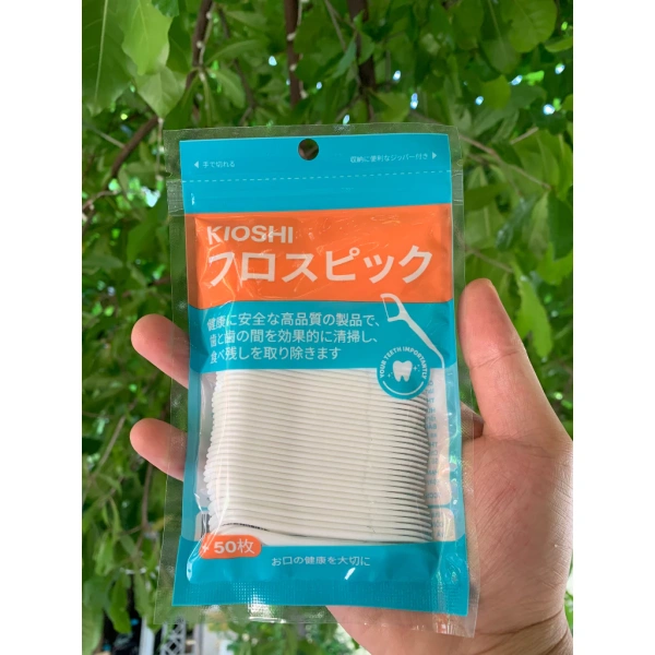 Một buổi chăm sóc răng miệng tối ưu nên bao gồm: đánh răng bằng kem fluoride, dùng tăm chỉ nha khoa, và nếu có thể, sử dụng máy rửa bằng hơi nước. (Ảnh 4)
