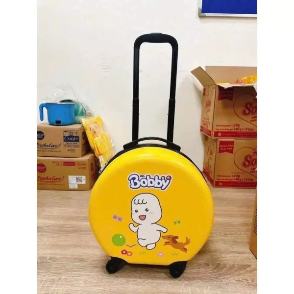 Sai lầm 1: Chọn vali chỉ dựa trên màu sắc và hình ảnh “đáng yêu”. (Ảnh 5) Sai lầm 1: Chọn vali chỉ dựa trên màu sắc và hình ảnh “đáng yêu”. (Ảnh 5)