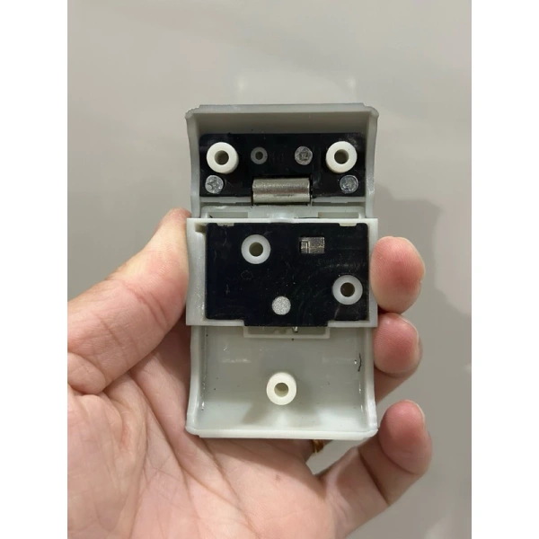 Chi tiết nhỏ trên khoá vali kích thước chuẩn 79×45 khiến bạn nhận ra tầm quan trọng của an toàn hành lý - Ảnh 2