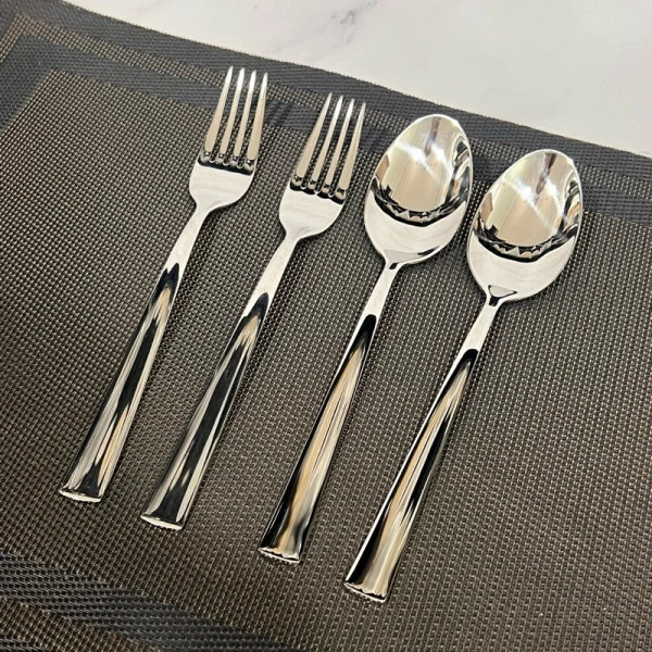 Sắp xếp các muỗng, nĩa trong khay riêng, tránh chồng lên nhau để giảm áp lực lên tay cầm trong quá trình bảo quản. (Ảnh 4)
