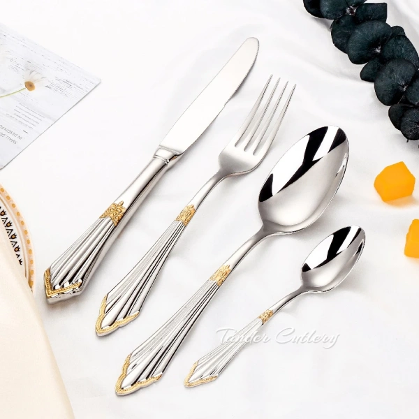 Đối với bữa tiệc phong cách phương Tây, nơi mà mỗi chiếc dao, nĩa đều được đánh giá không chỉ qua hình thức mà còn qua cách dùng, những chi tiết trên có thể khiến thực khách cảm nhận “bất tiện” và giảm đi phần nào niềm vui của bữa tiệc. (Ảnh 3) Đối với bữa tiệc phong cách phương Tây, nơi mà mỗi chiếc dao, nĩa đều được đánh giá không chỉ qua hình thức mà còn qua cách dùng, những chi tiết trên có thể khiến thực khách cảm nhận “bất tiện” và giảm đi phần nào niềm vui của bữa tiệc. (Ảnh 3)