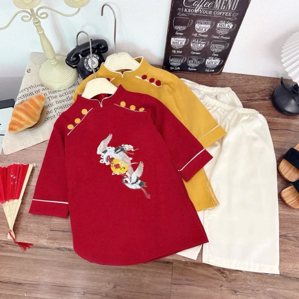Chỉ vì không để ý chiều dài tay áo dài đôi cho bé trai, buổi lễ gia đình lại trở nên lo lắng. - Ảnh 2 Chỉ vì không để ý chiều dài tay áo dài đôi cho bé trai, buổi lễ gia đình lại trở nên lo lắng. - Ảnh 2