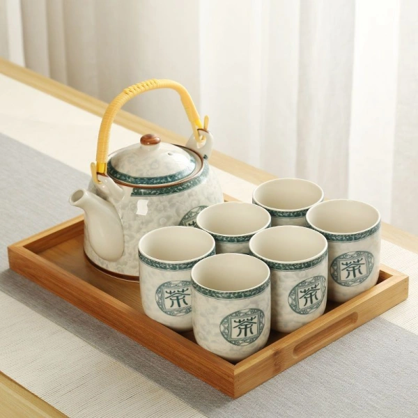 Chiếc ấm trà gốm lớn màu xanh‑trắng khiến buổi trà chiều kéo dài hơn mong đợi - Ảnh 1 Chiếc ấm trà gốm lớn màu xanh‑trắng khiến buổi trà chiều kéo dài hơn mong đợi - Ảnh 1