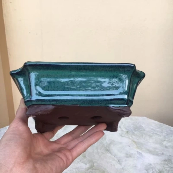 Do đó, khi cần vận chuyển qua khoảng cách xa hay lên cầu thang, người dùng thường ưu tiên nhựa để giảm rủi ro hư hại. (Ảnh 3) Do đó, khi cần vận chuyển qua khoảng cách xa hay lên cầu thang, người dùng thường ưu tiên nhựa để giảm rủi ro hư hại. (Ảnh 3)